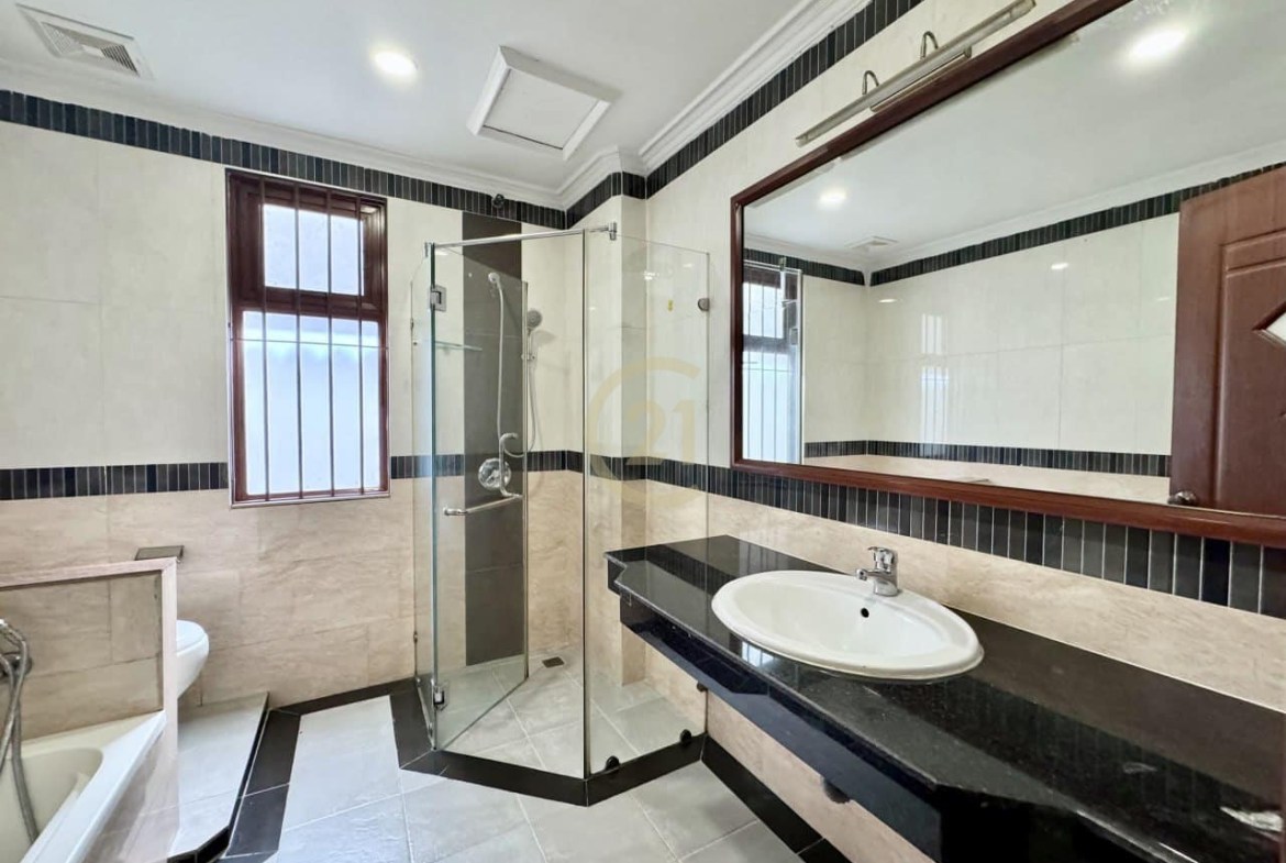 Modern 2 Bedroom For Rent At BKK1