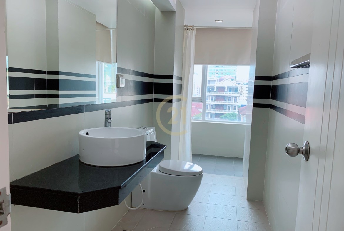 Luxury 03 Bedroom for rent at BKK1