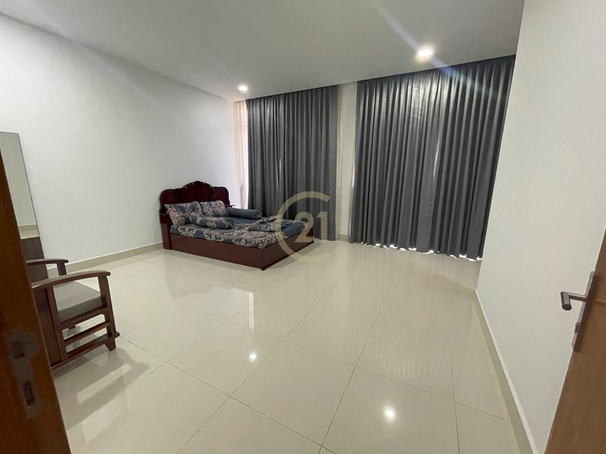 Lovely Villa For Rent At Villa Town 