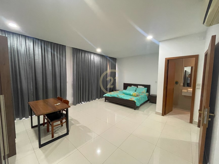 Lovely Villa For Rent At Villa Town 