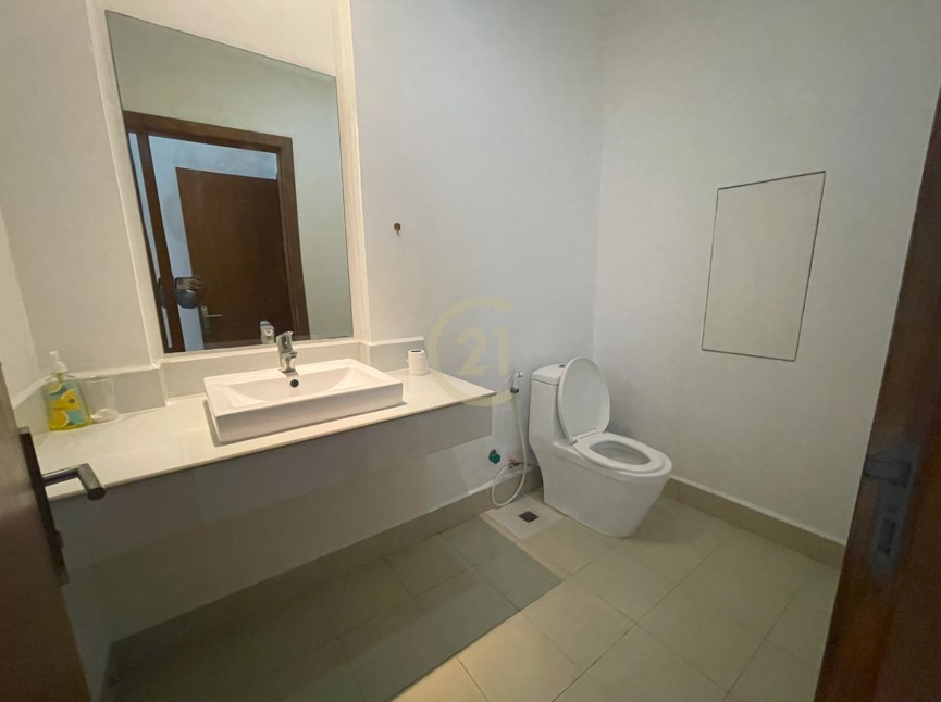 Lovely Villa For Rent At Villa Town 