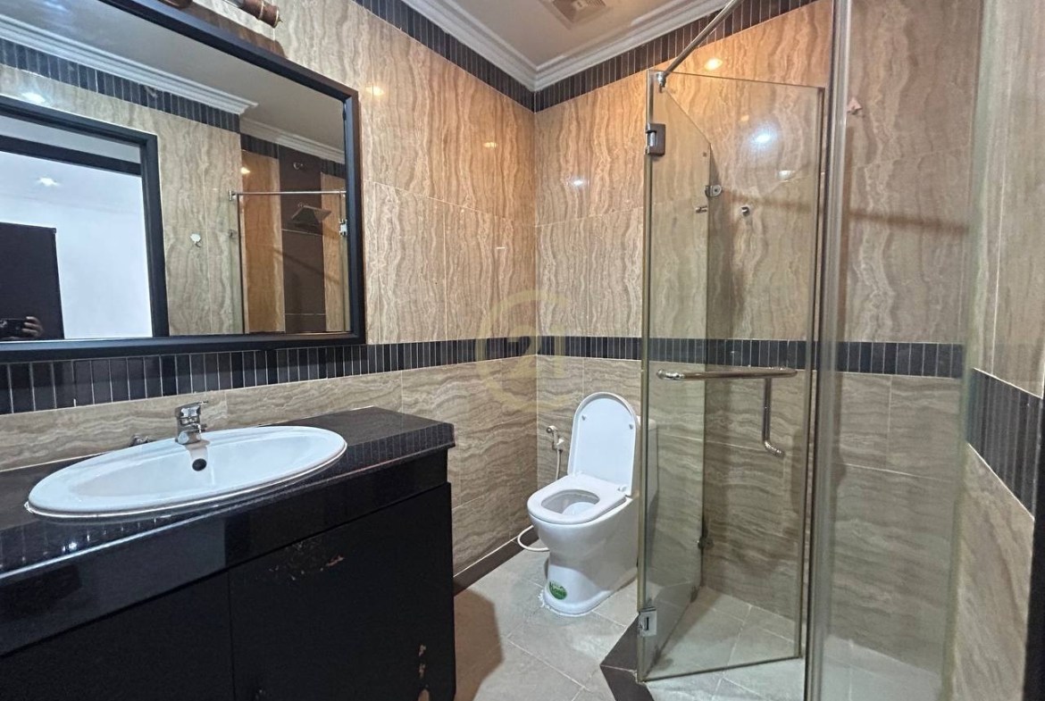Nice 4 Bedroom For Rent At BKK1