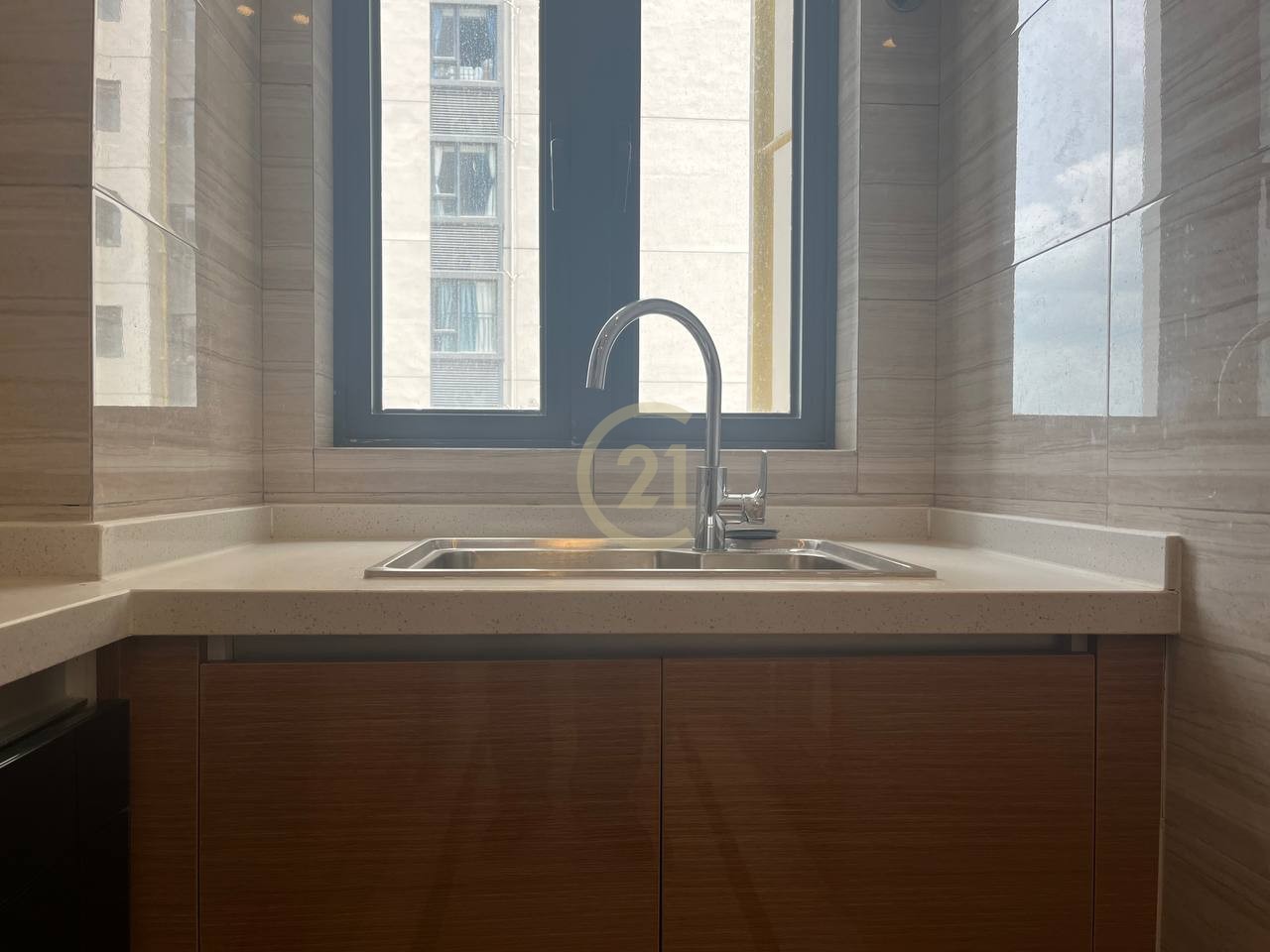 Brand new Two bedroom for rent at R&F