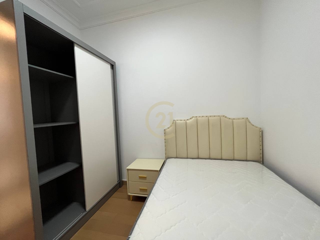 Brand new Two bedroom for rent at R&F