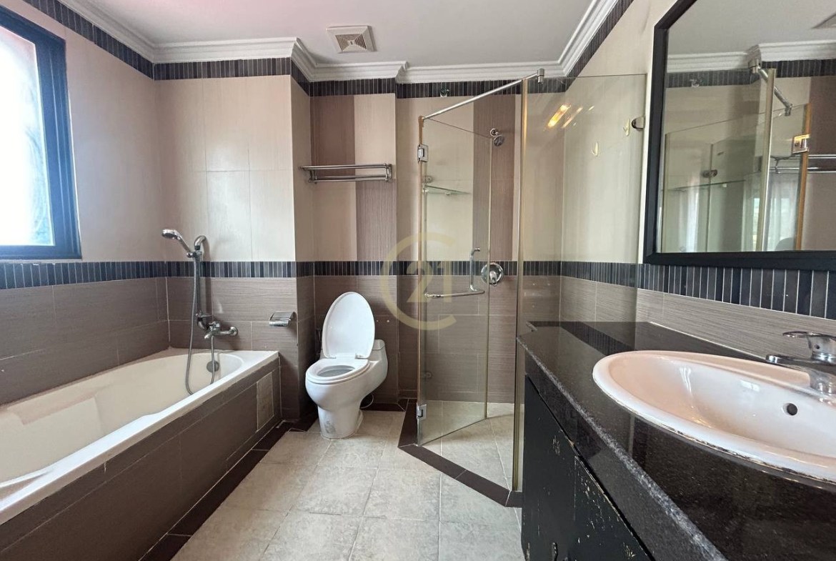 Nice 4 Bedroom For Rent At BKK1