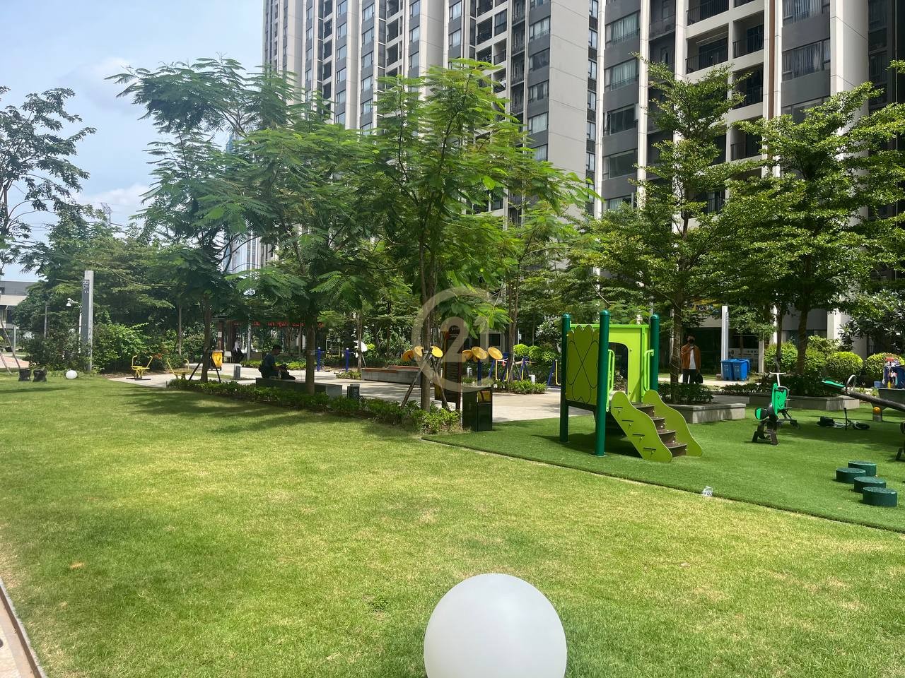 Brand new Two bedroom for rent at R&F
