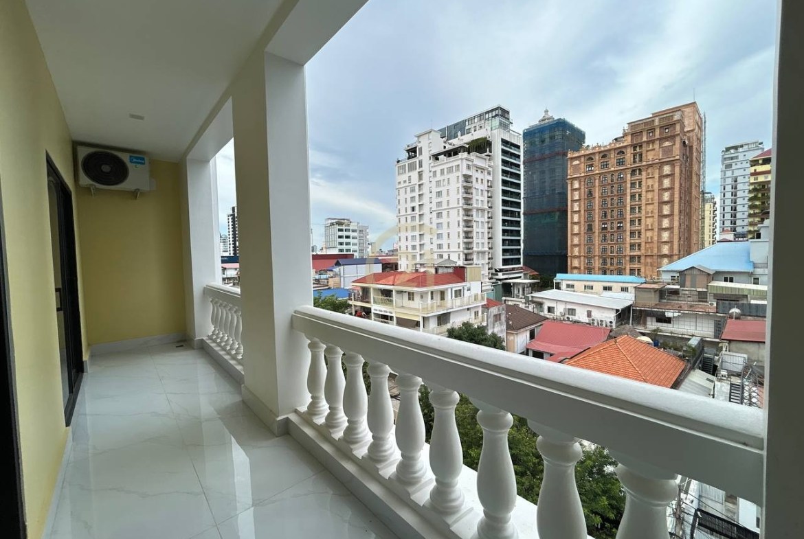 Brand New 1 Bedroom for Rent at 7 Makara