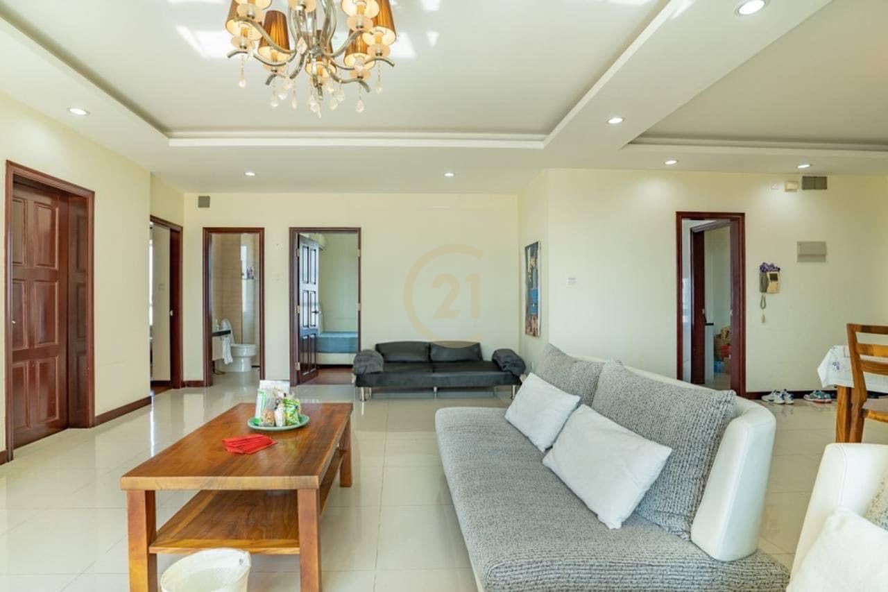 Condo 3 Bedroom for rent at Rose Garden
