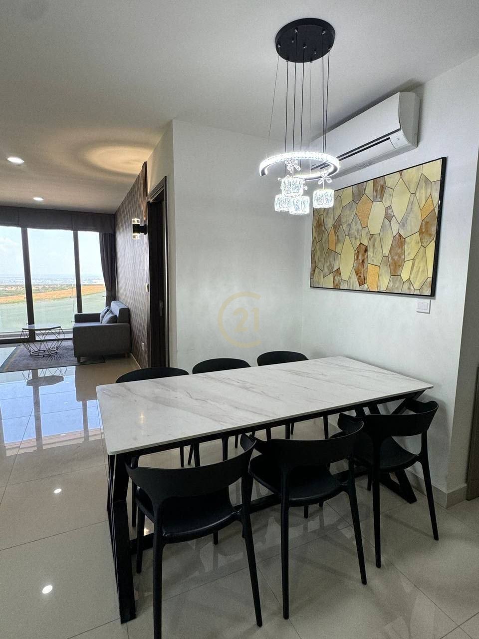 Luxury 3 Bedroom for rent at The Peak