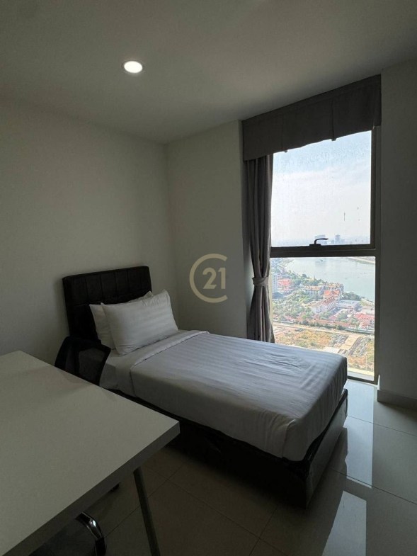 Luxury 3 Bedroom for rent at The Peak