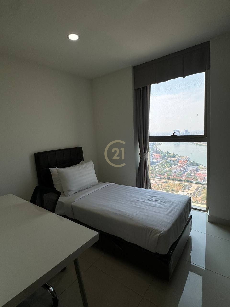 Luxury 3 Bedroom for rent at The Peak