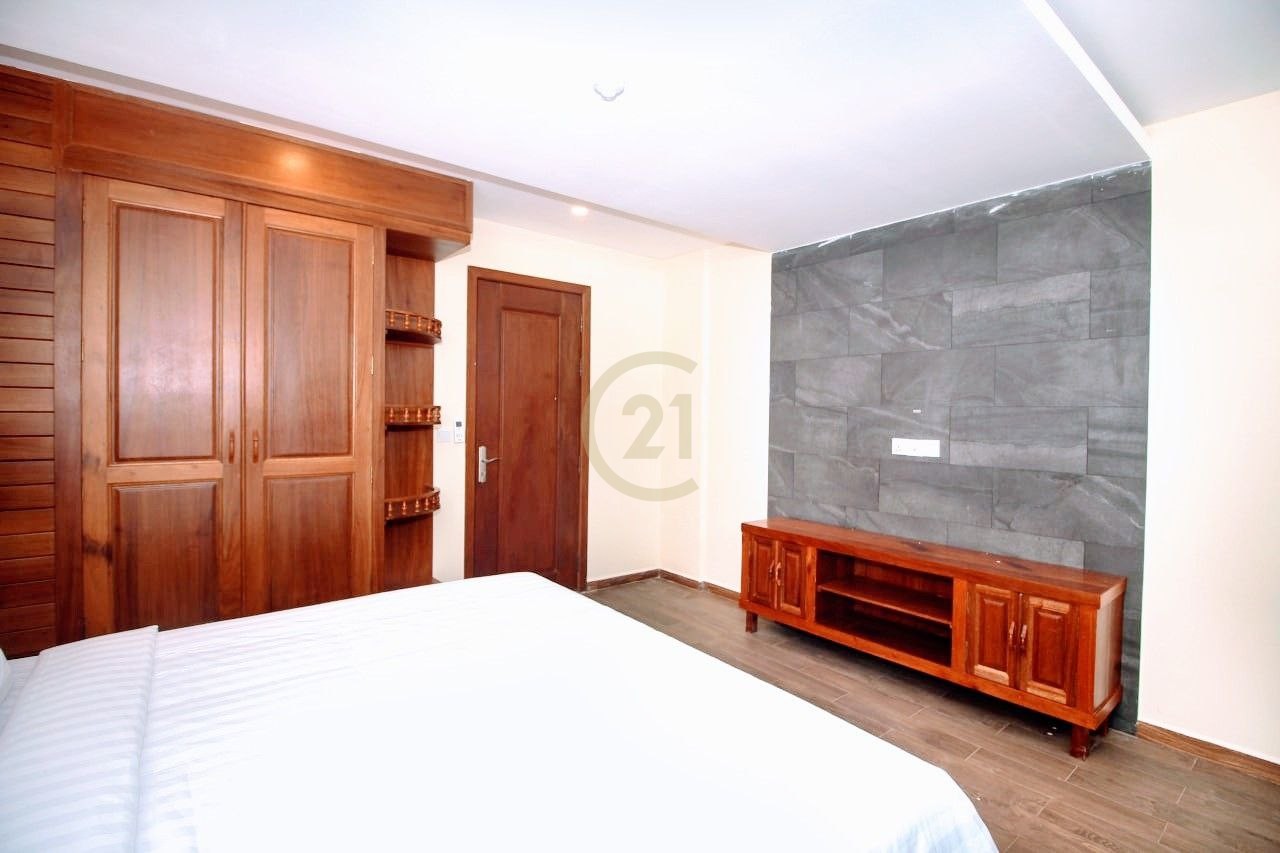 Western 2 Bedroom for rent at BKK1