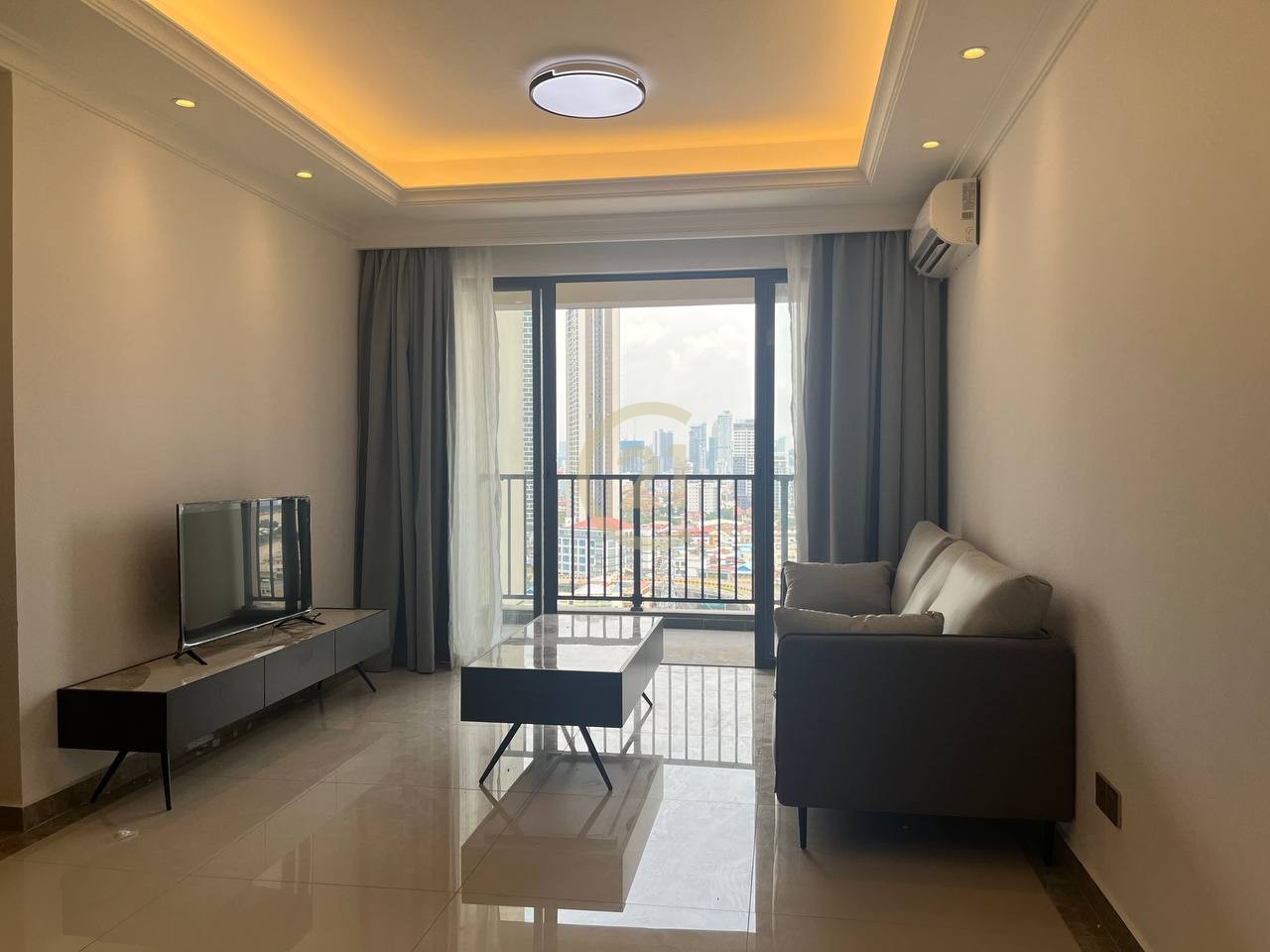 Condo 2 Bedroom for rent at R&F