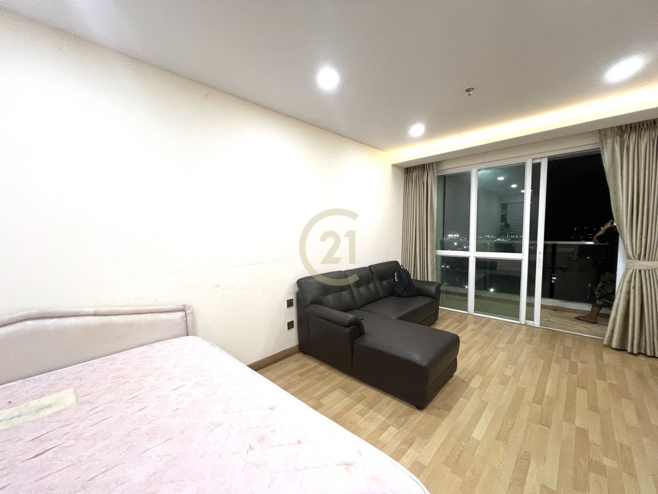 Condo Studio Room For Rent At Olympic