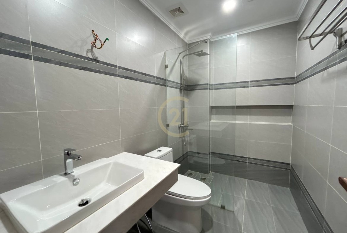 Brand New 1 Bedroom for Rent at 7 Makara
