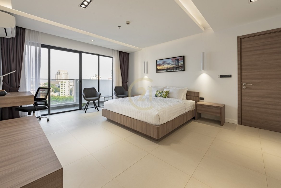 luxury 2 Bedroom for Rent at BKK1