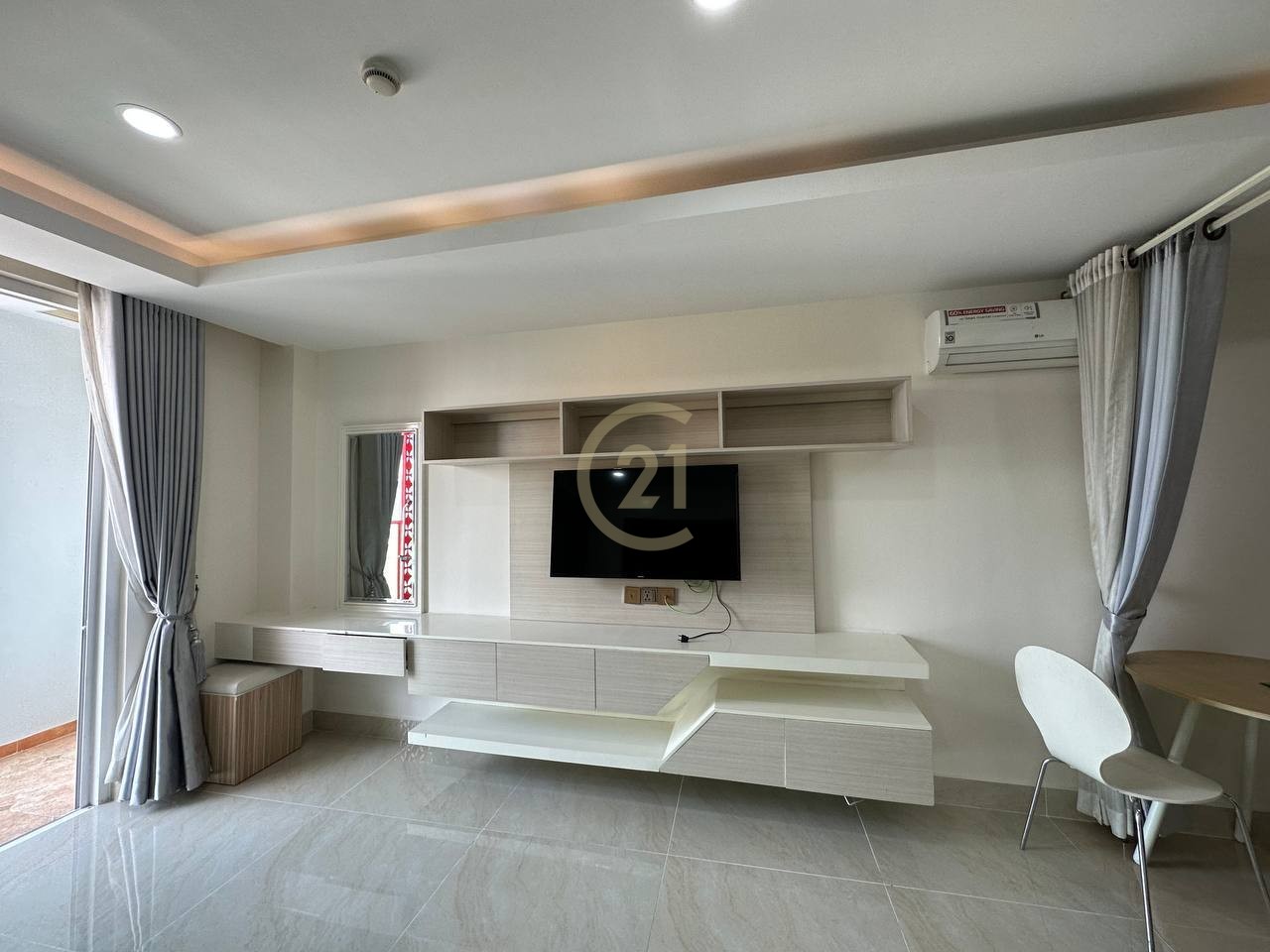 Nice Studio Condo for Rent at 7 Makara