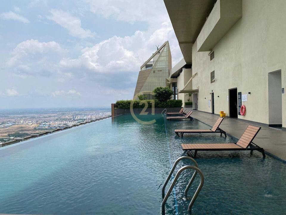 3 Bedroom Condo for Rent at The Peak