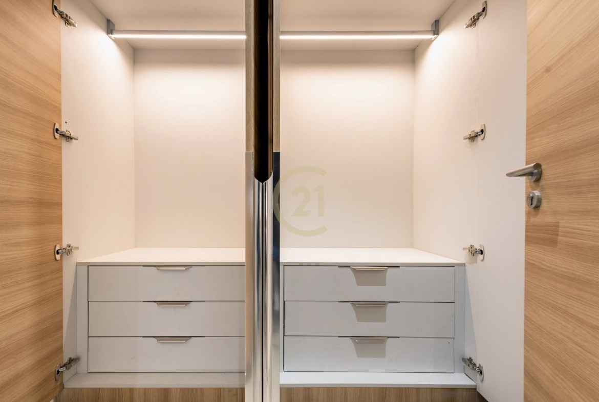 luxury 2 Bedroom for Rent at BKK1