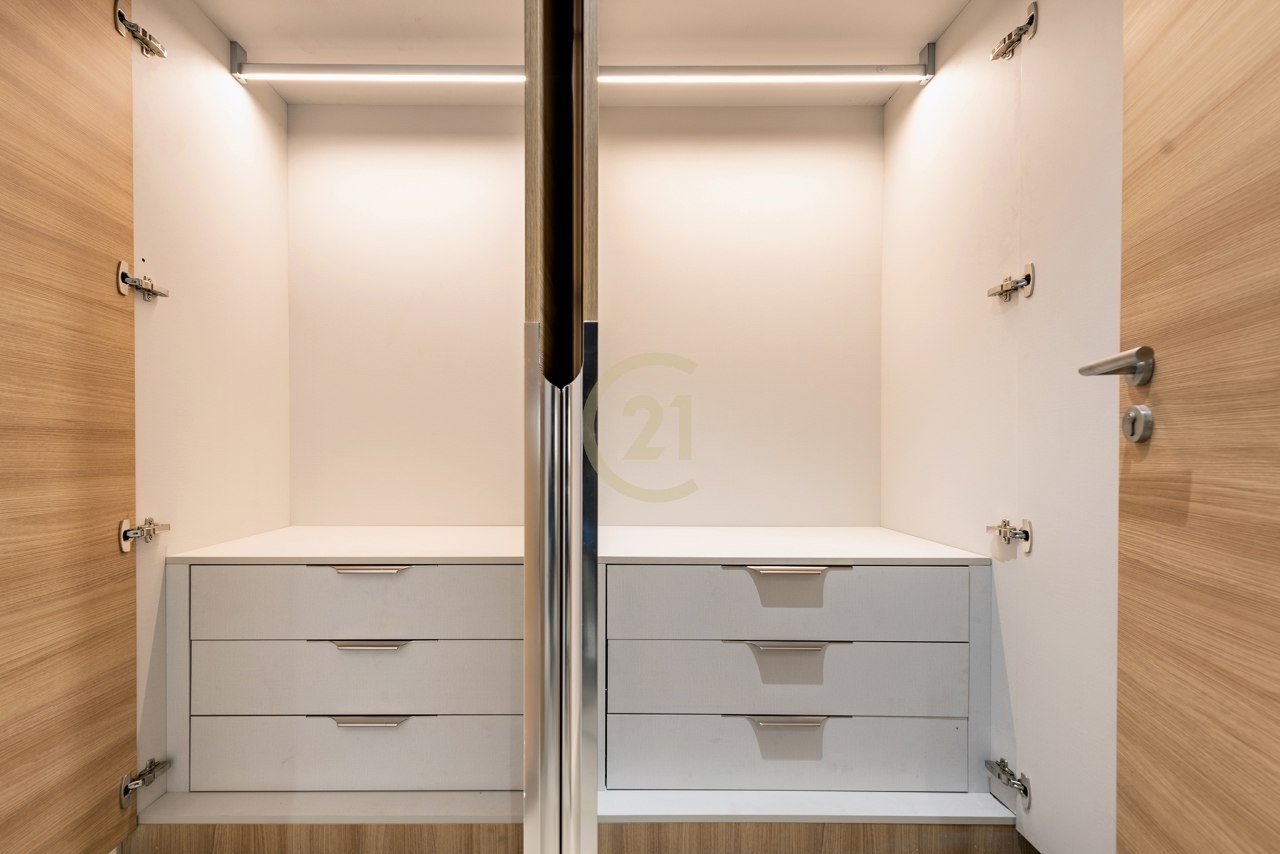 luxury 2 Bedroom for Rent at BKK1