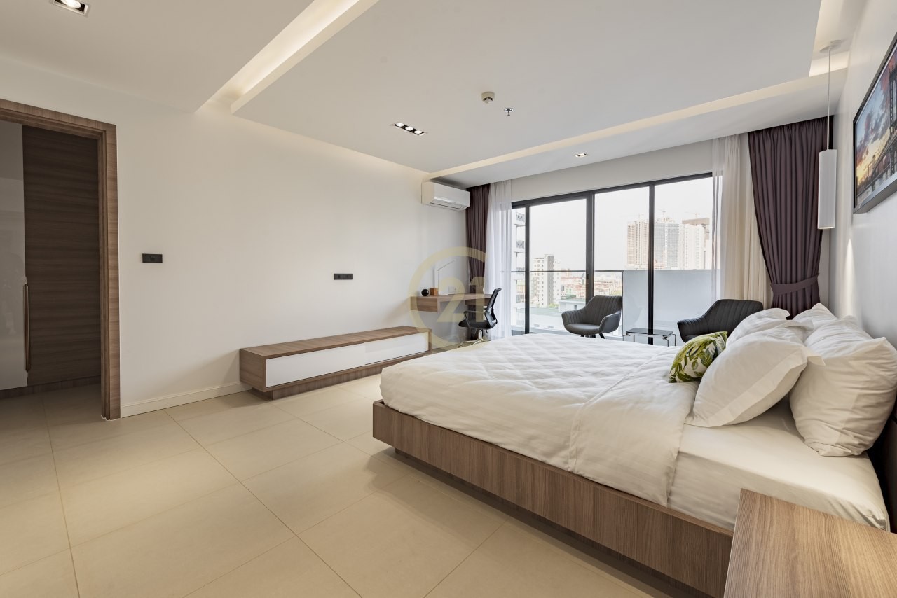 luxury 2 Bedroom for Rent at BKK1