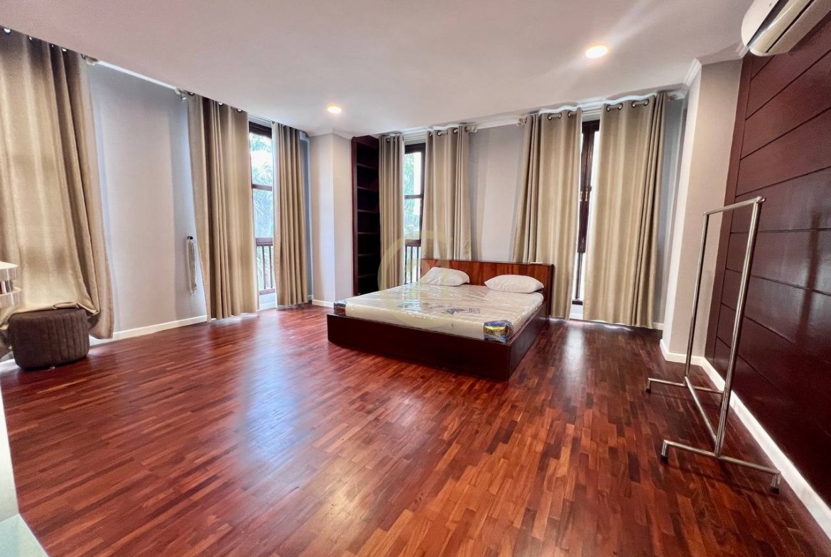 Specious 3 Bedroom For Rent at BKK1