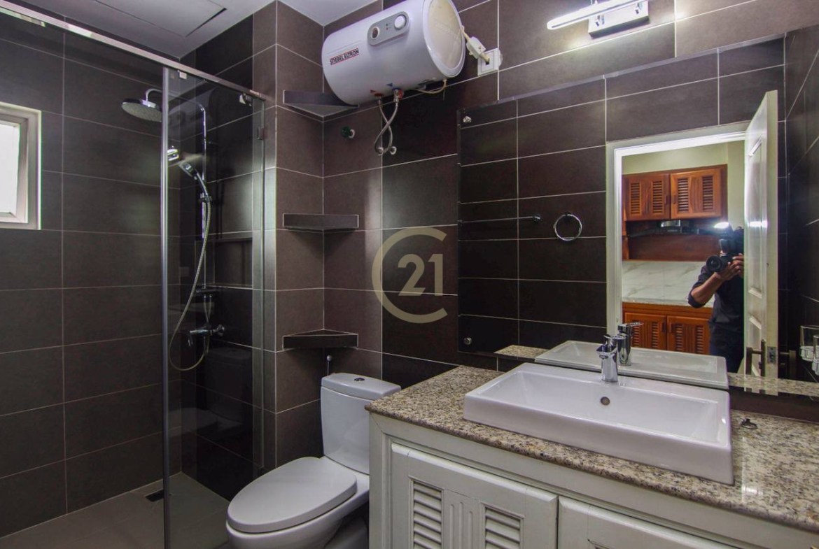Brand new one bedroom For Rent at Beoug Trobek