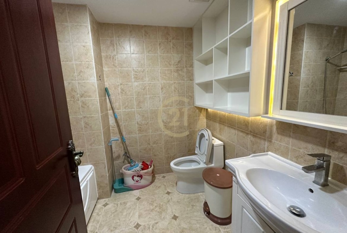 Nice Studio Condo for Rent at 7 Makara