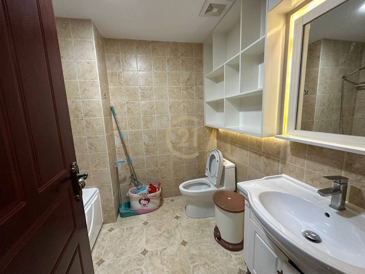 Nice Studio Condo for Rent at 7 Makara