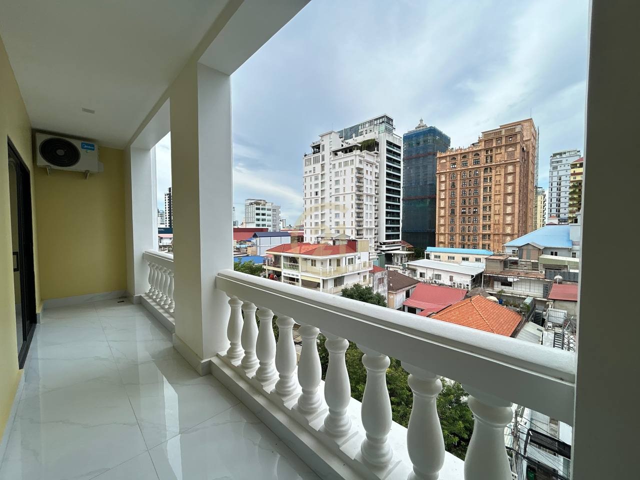 Brand New One Bedroom For Rent At BKK1