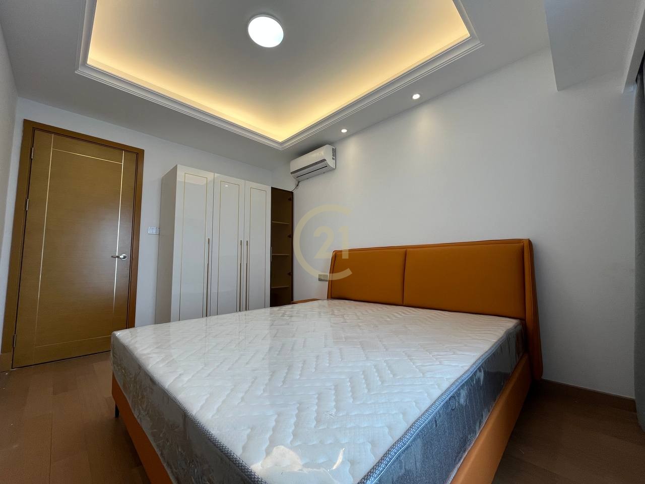 Brand new Two bedroom for rent at R&F