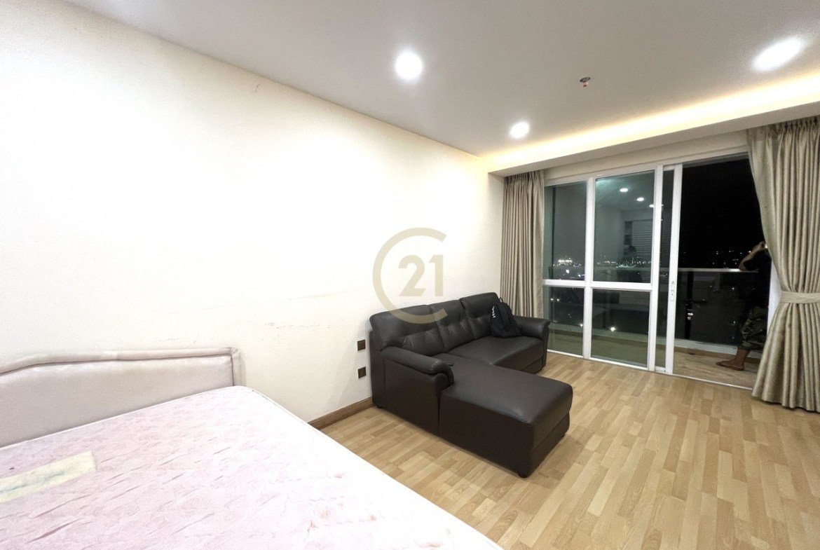 Studio Room Condo For rent at Olympia