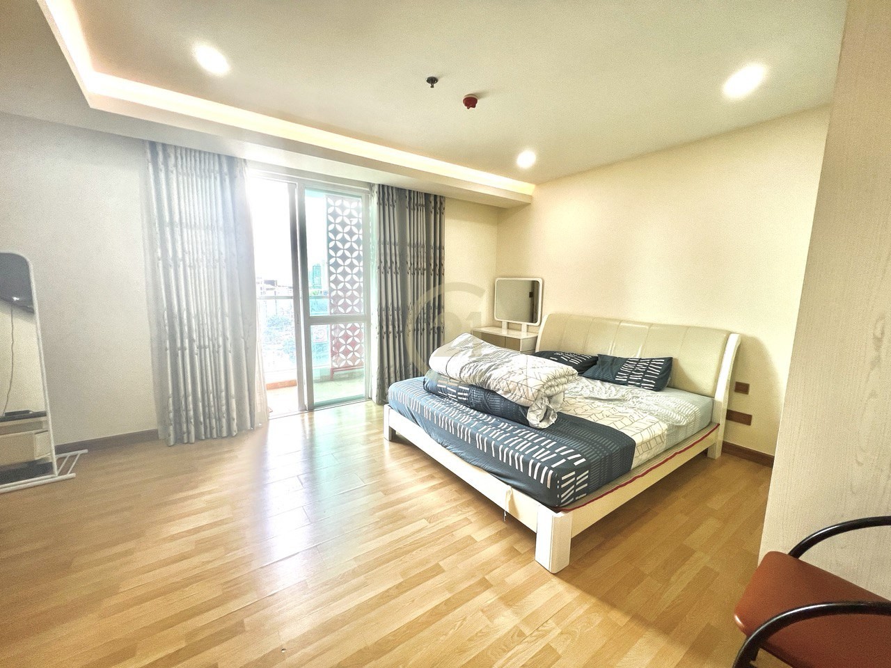 Nice Condo Studio Room For Rent At Olympic