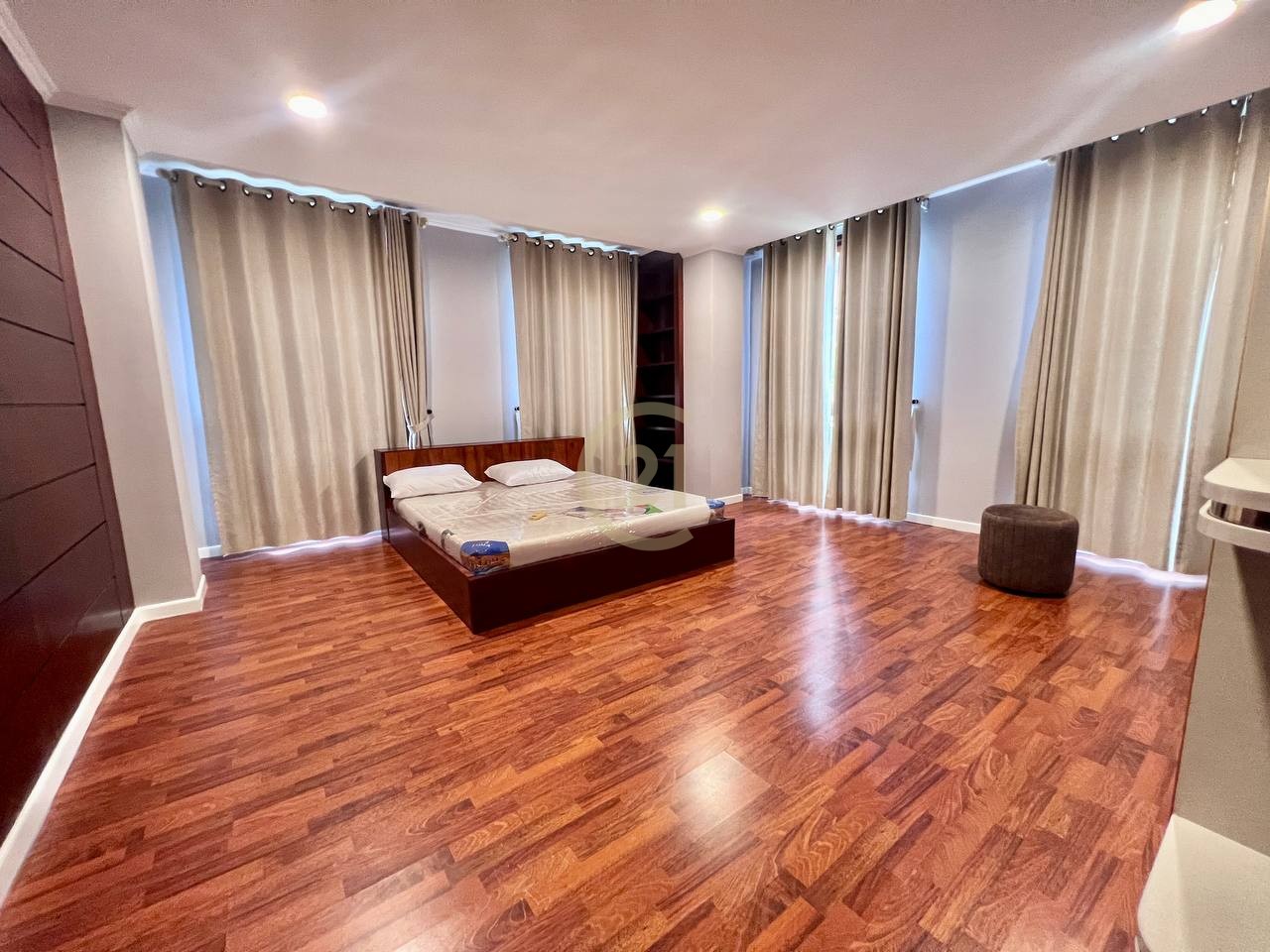 Specious 3 Bedroom For Rent at BKK1