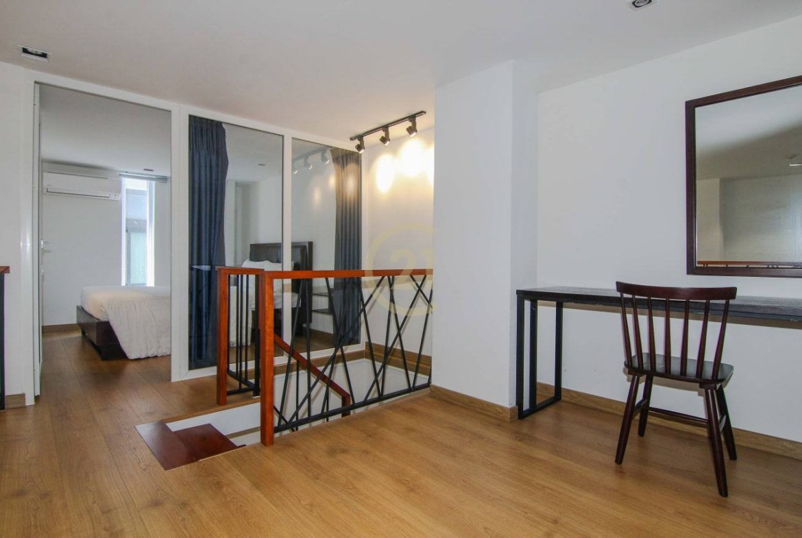 Duplex 2 Bedroom for rent at Toul Tompong