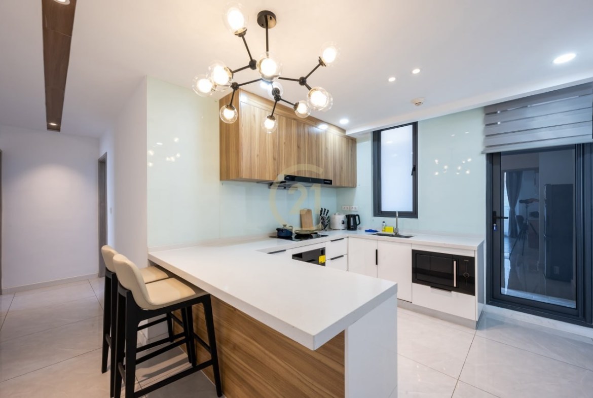 Modern Style 4 Bedroom for rent at BKK1