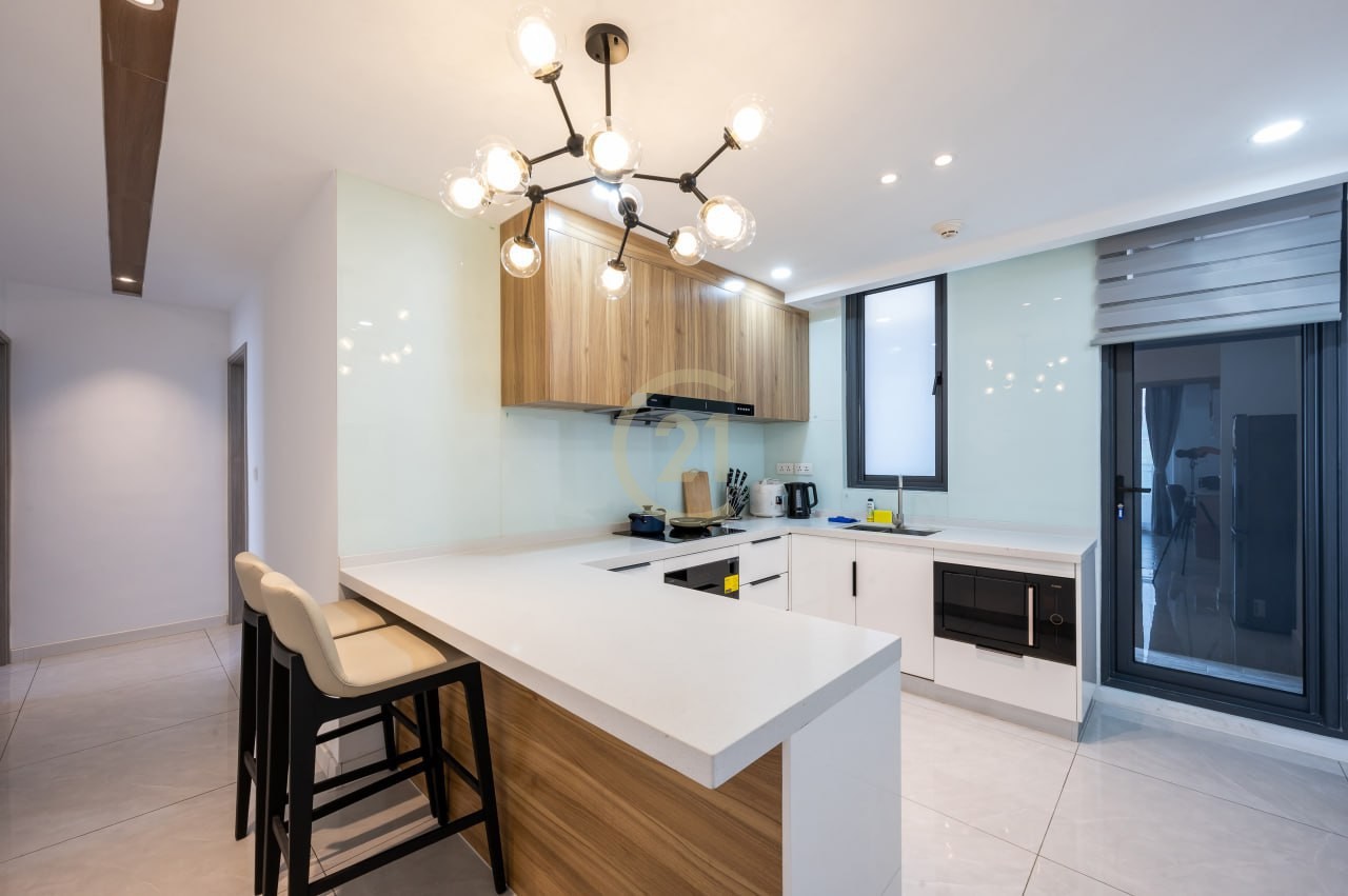Modern Style 4 Bedroom for rent at BKK1