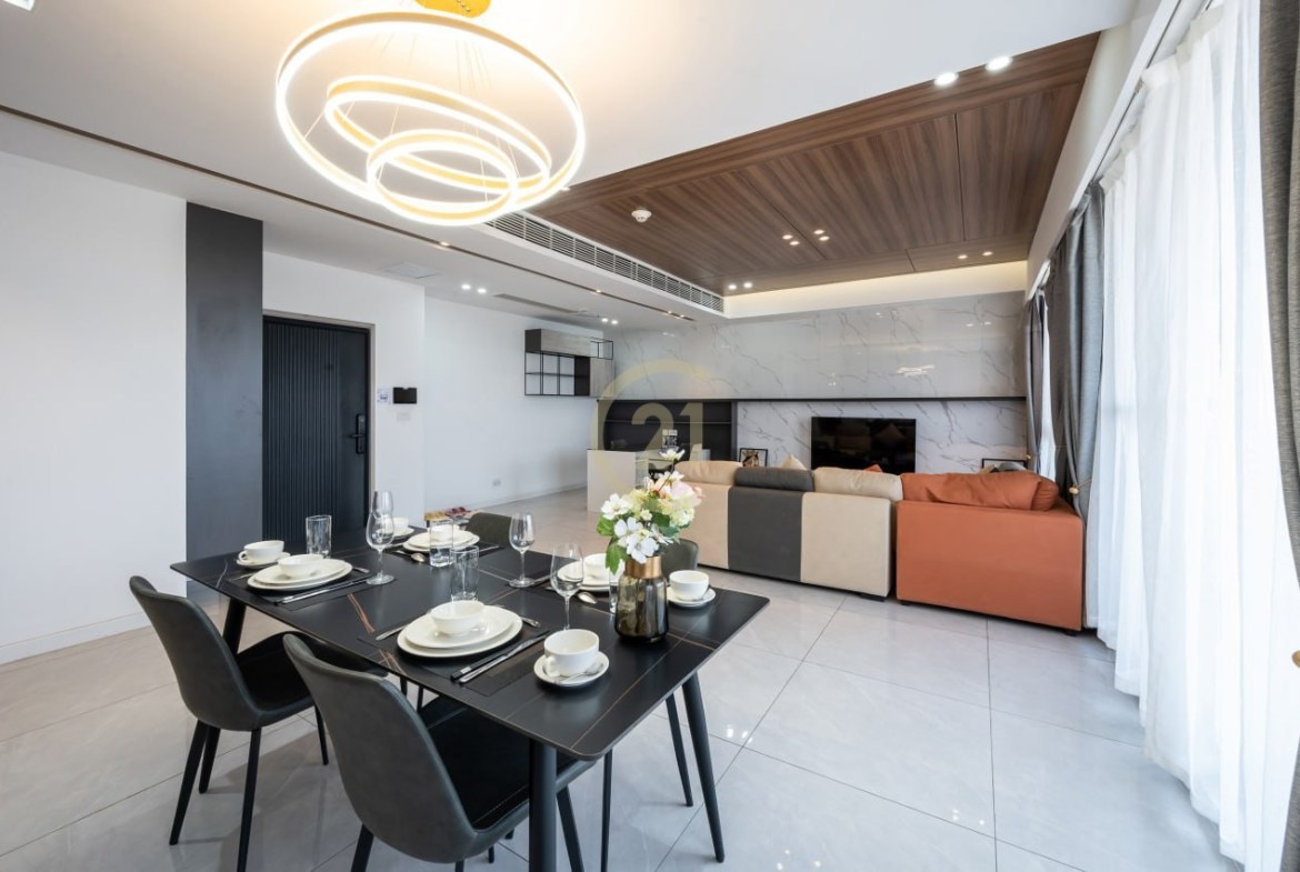 Modern Style 4 Bedroom for rent at BKK1
