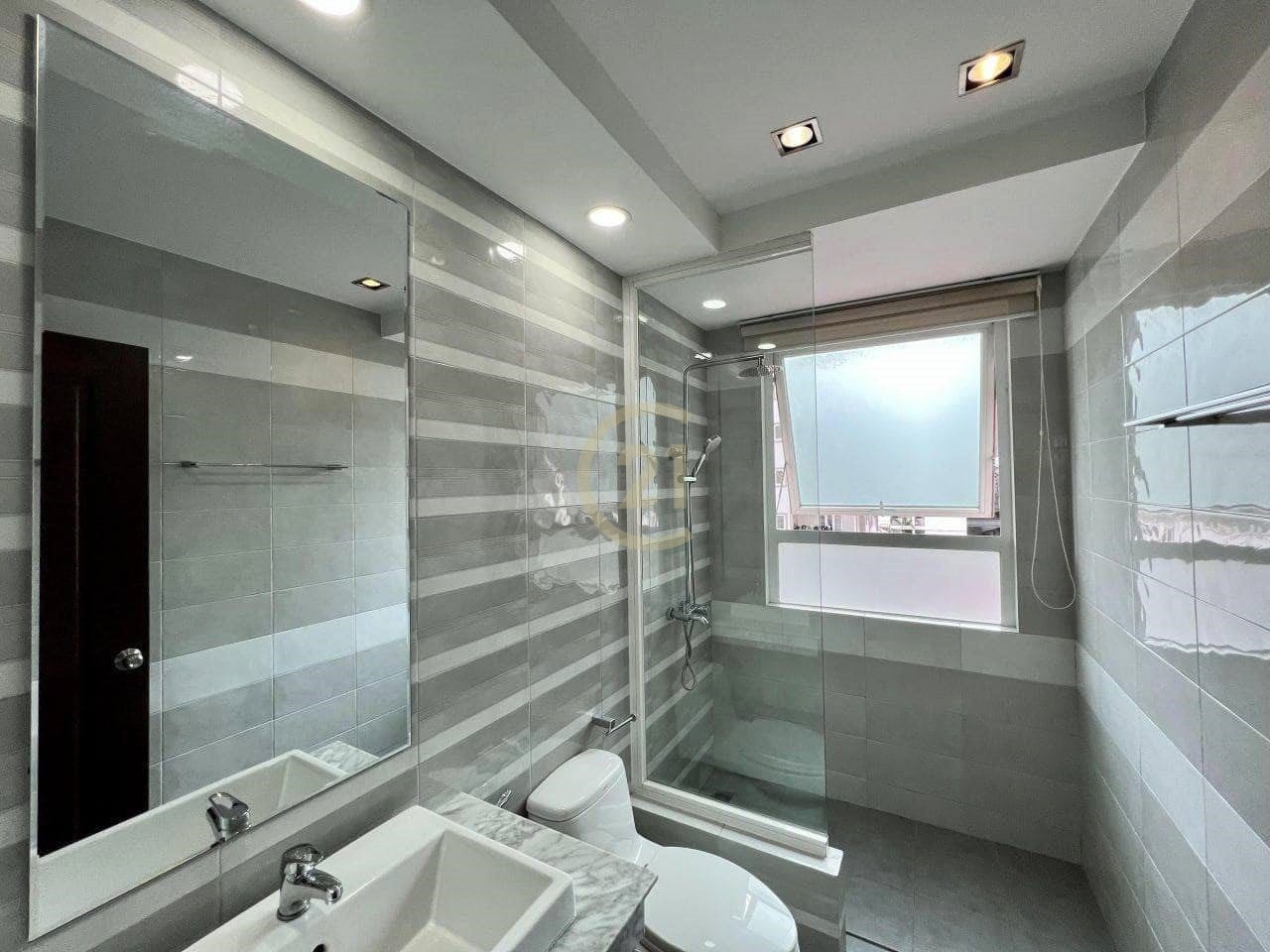 Specious 2 Bedroom for Rent at Tonle Bassac