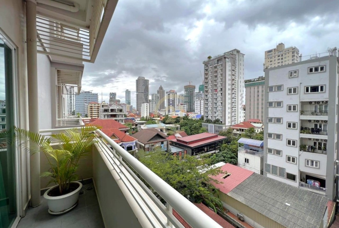 Specious 2 Bedroom for Rent at Tonle Bassac