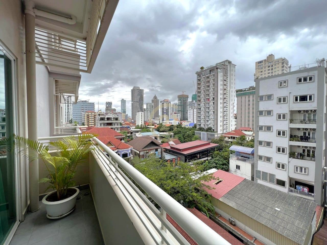 Specious 2 Bedroom for Rent at Tonle Bassac