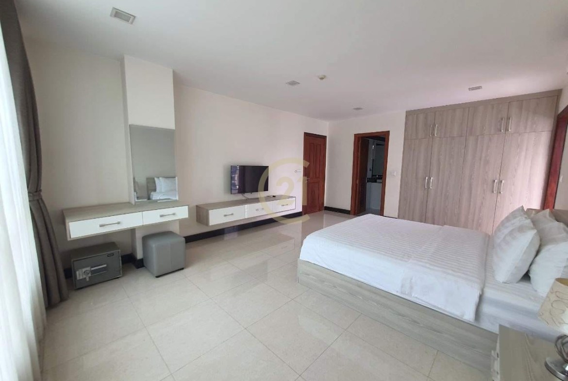 Specious One Bedroom for Rent at BKK2