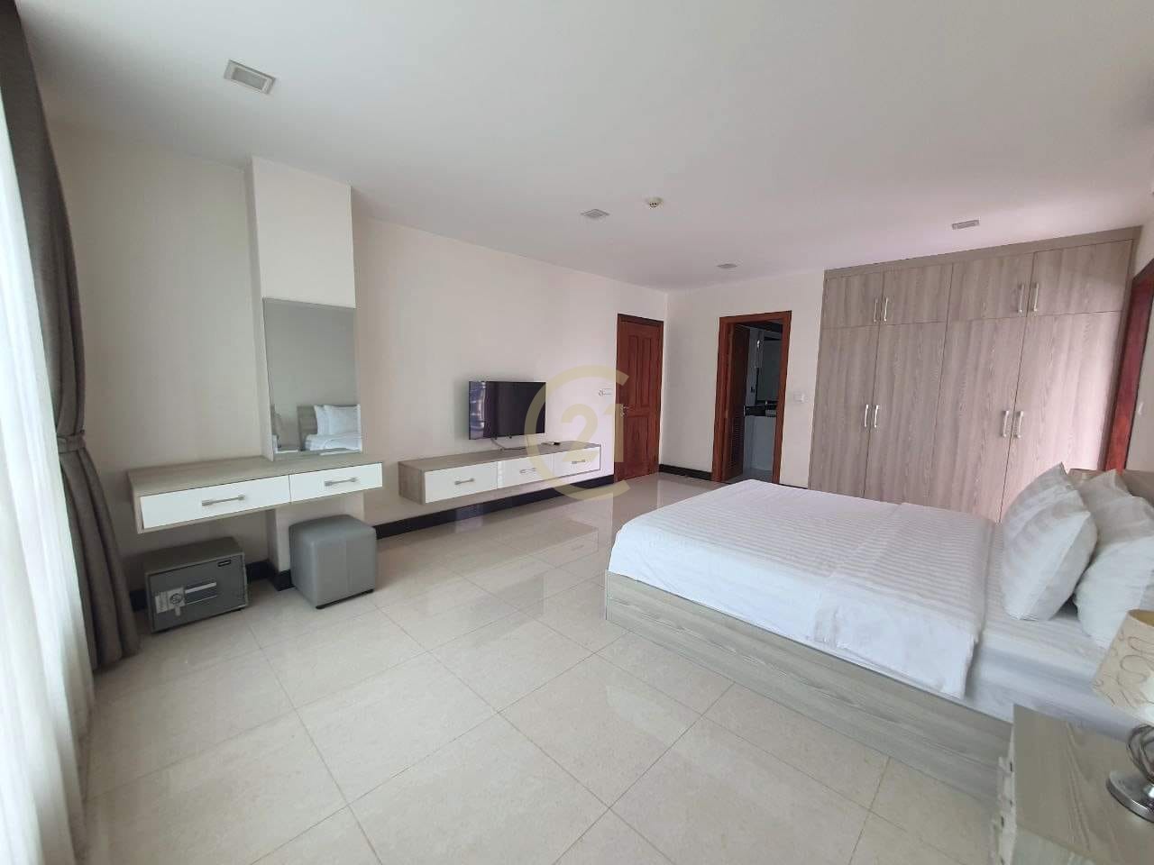Specious One Bedroom for Rent at BKK2