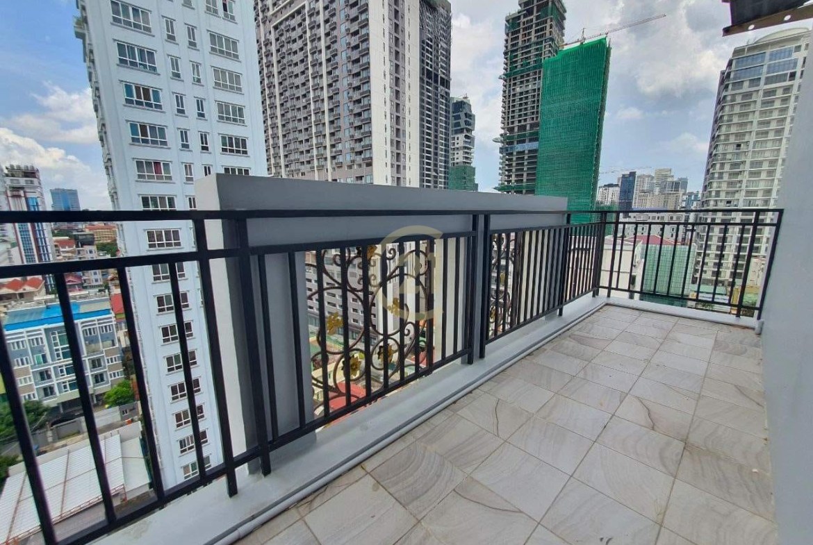 Specious One Bedroom for Rent at BKK2