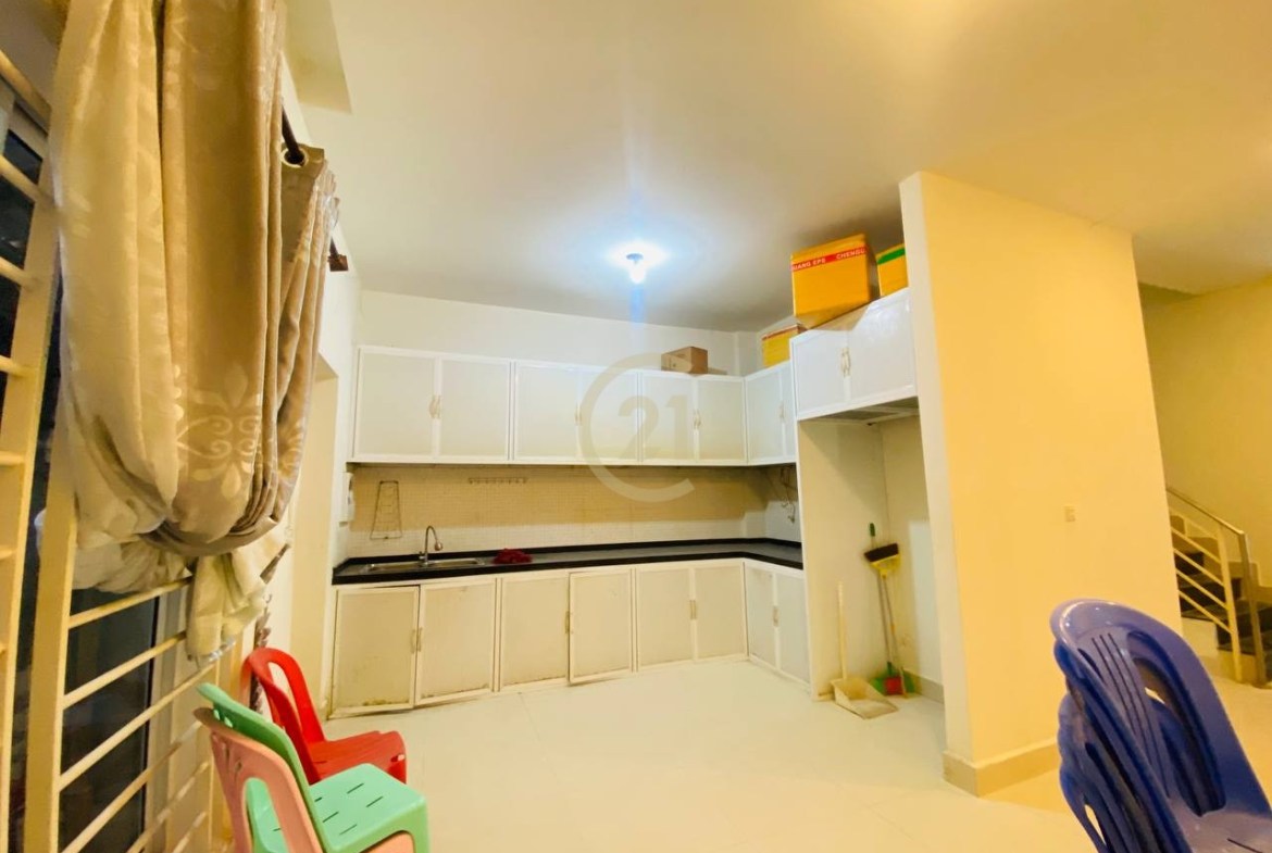 Special Price Villa LA for Rent at PH Boneg Snor