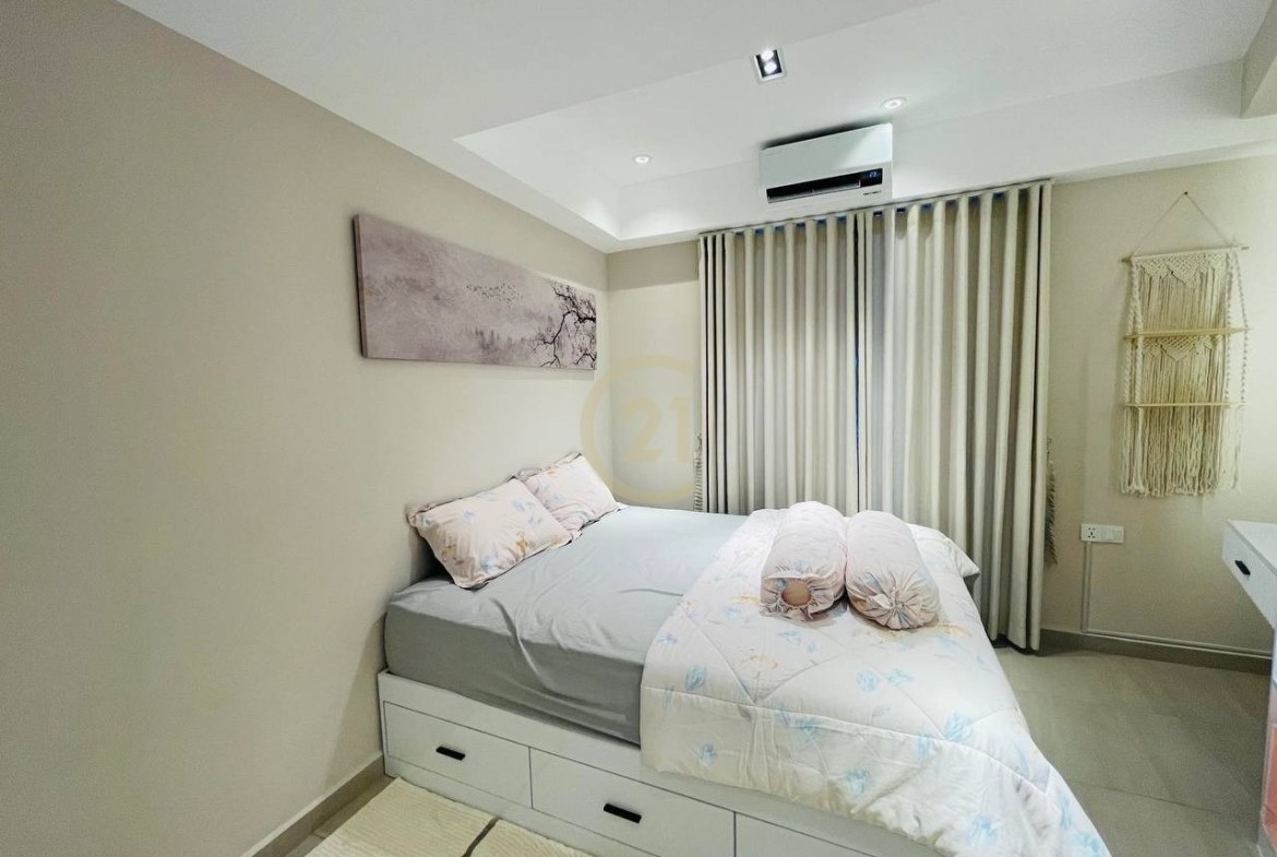 Beautiful 1 Bedroom For Sale at Time Square 3