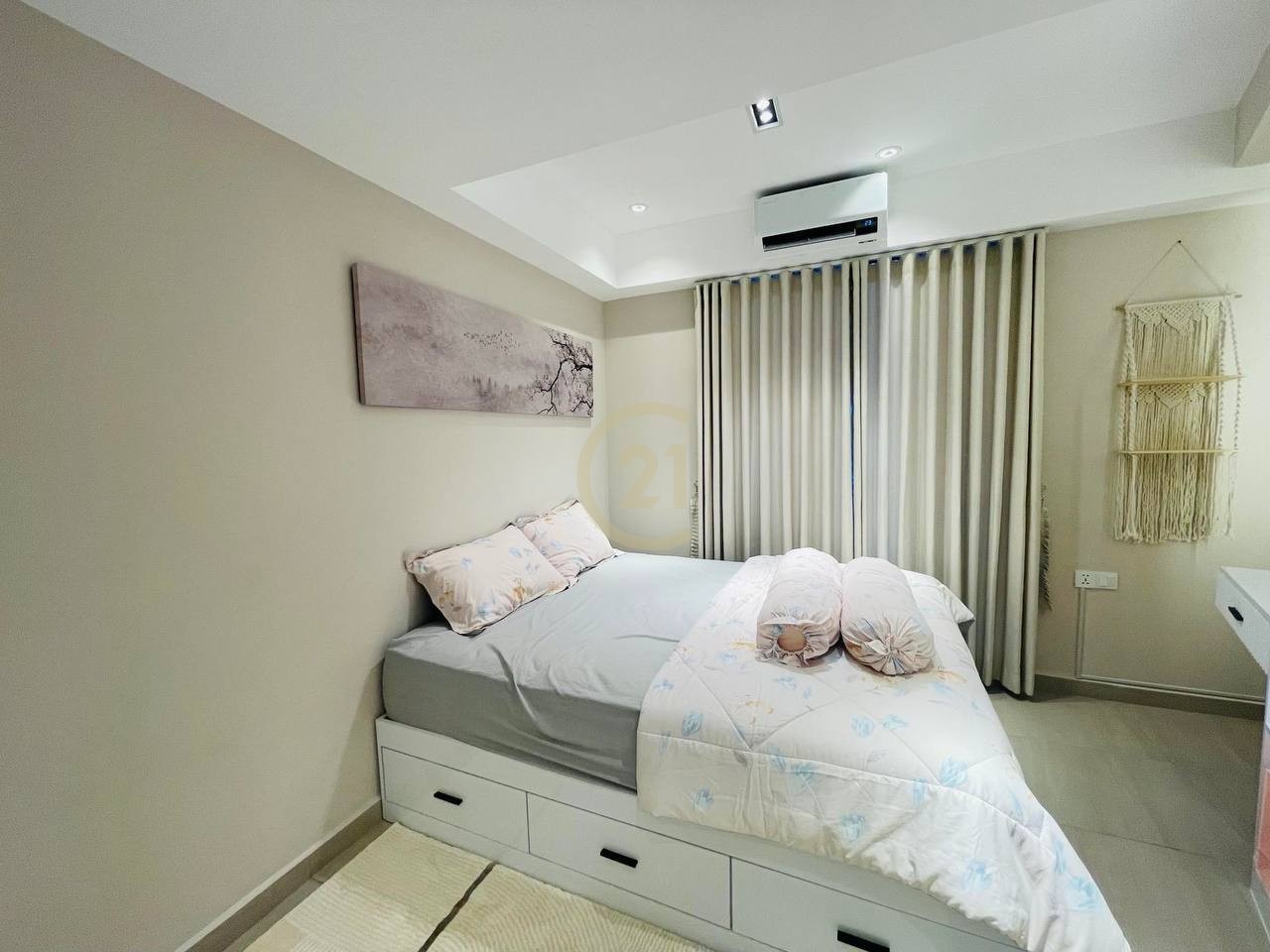 Beautiful 1 Bedroom For Sale at Time Square 3
