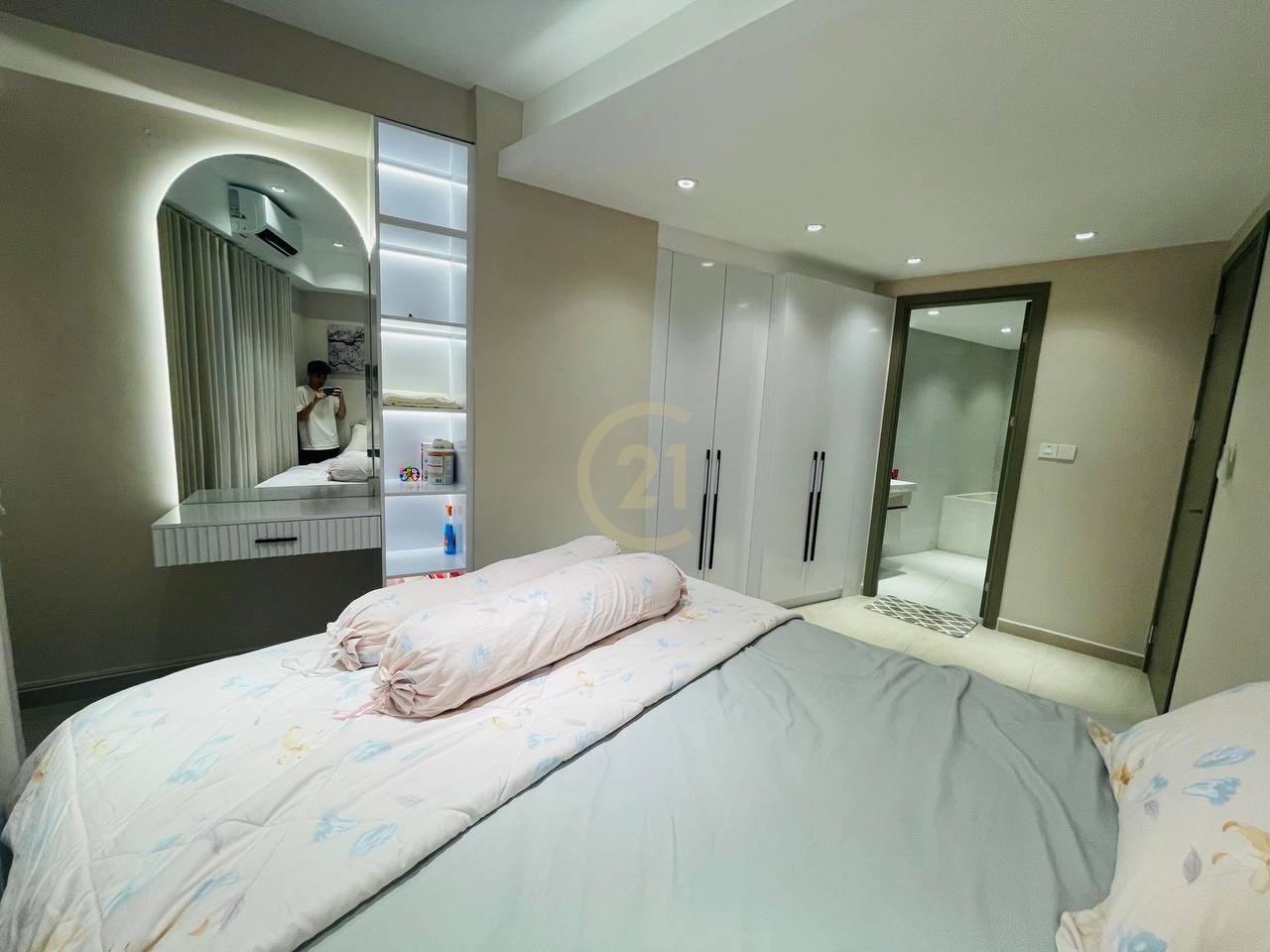 Beautiful 1 Bedroom For Sale at Time Square 3
