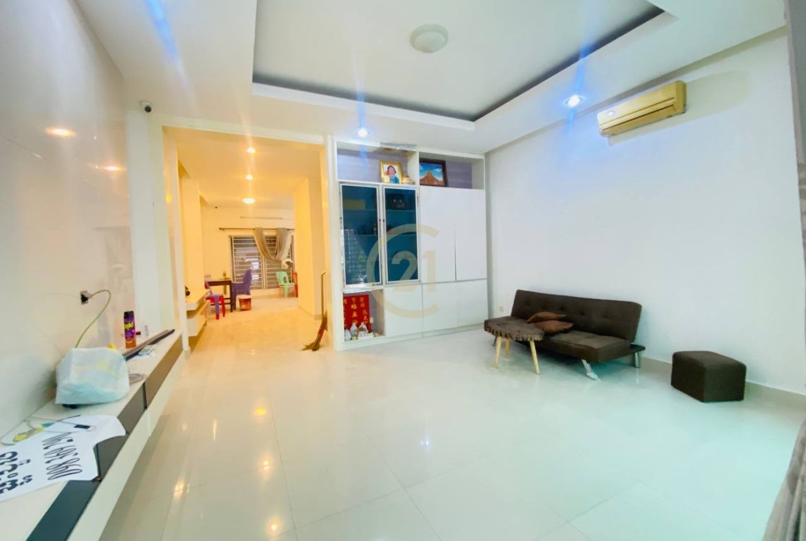 Special Price Villa LA for Rent at PH Boneg Snor