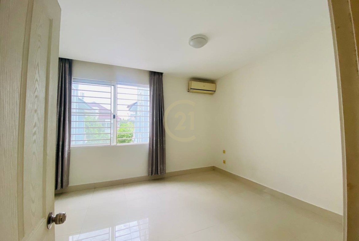 Special Price Villa LA for Rent at PH Boneg Snor